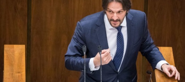 Kaliňák reaguje na kritiku OĽaNO o menších oprávneniach policajtov