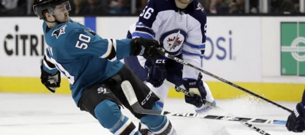 Video: Tatar asistoval a Sekera si pripísal dva hity, ale len Daňov Winnipeg triumfoval (aktualizované)