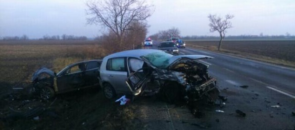 Foto: Vodička neprežila zrážku troch áut, pri predbiehaní dostala šmyk