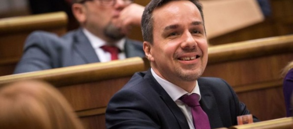 Aktualizované: Vyššie príplatky za prácu v noci a cez víkend by sa mali týkať aj zamestnancov vo verejnej službe