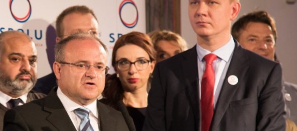 Na Slovensku rastú mzdy najpomalšie vo V4, Mihál a Beblavý apelujú za nižšie odvody