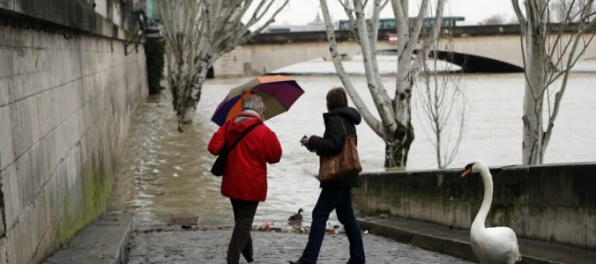 Foto: Rieka Seina zaplavila časti Paríža, v dôsledku výstrah uzatvorili niekoľko tunelov a parkov