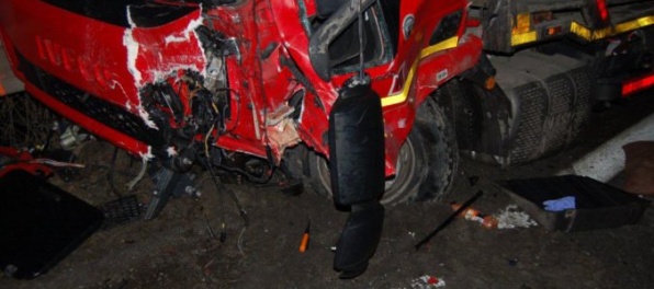 Foto: Dôchodca na Renaulte prešiel do protismeru, čelnú zrážku s nákladiakom neprežil