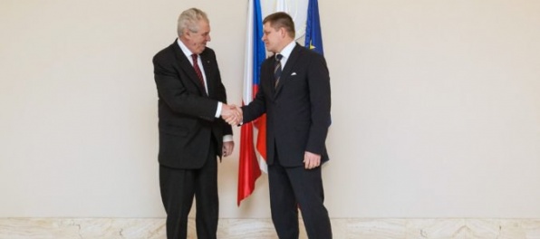 Premiér Fico blahoželá svojmu priateľovi Zemanovi k novuzvoleniu za českého prezidenta