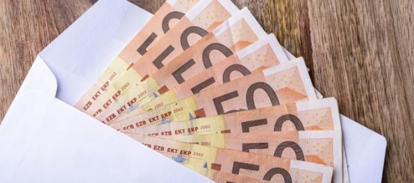 Študenti gymnázia v Prešove odovzdali nemocnici dar pre onkologických pacientov