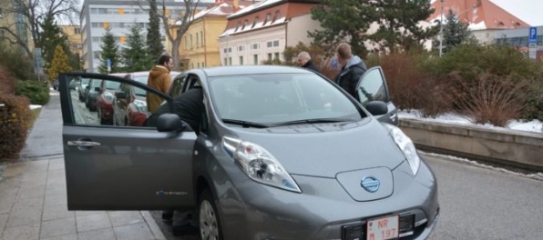 Mesto Nitra kúpilo nové elektromobily, pribudnúť majú aj ďalšie nabíjacie stanice