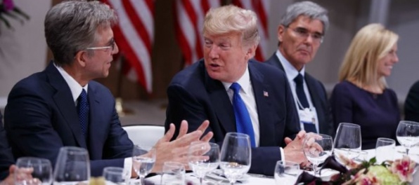 Nahnevaný Trump hrozí obchodnými opatreniami, Európska únia je pripravená rýchlo reagovať