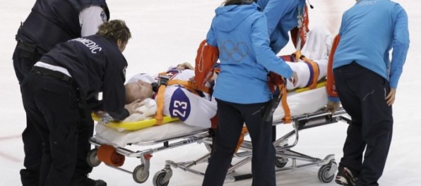 Video: Nórsky hromotĺk Tollefsen, ktorý knokautoval Bartečka, ukončil kariéru