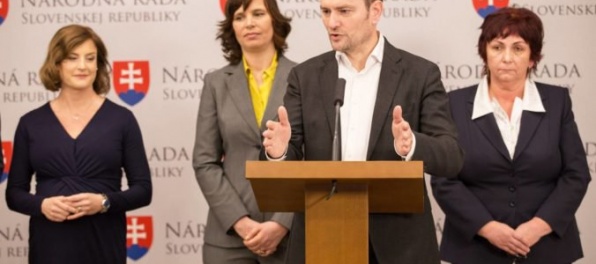 OĽaNO doplnilo svoje rady „ľuďmi z praxe“, novými poslankyňami sú zdravotná sestra a pedagogička