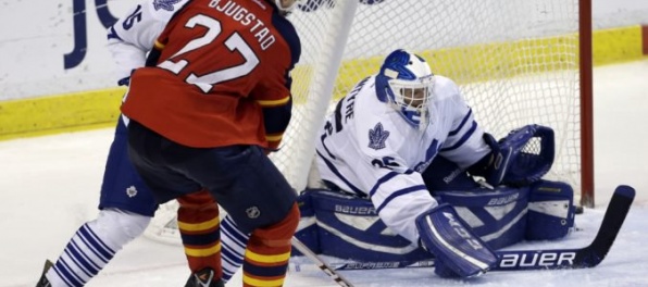 MacIntyre si premiérovo v kariére vyskúša Tipsport ligu, chytal aj v KHL a zámorskej NHL