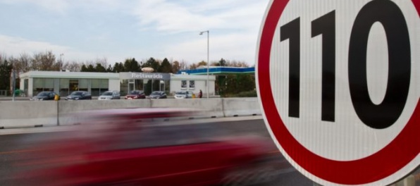 Motoristi potrebujú od 1. februára novú ročnú diaľničnú známku, jej kúpou získajú aj pomoc patroly