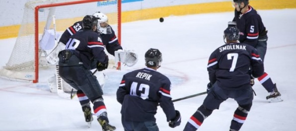 Český obranca Tomáš Voráček opúšťa kabínu „belasých“, zakotví v pražskej Sparte