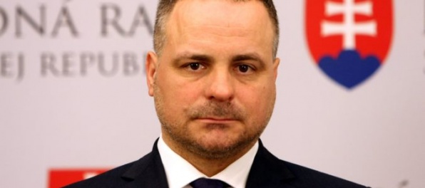 Droba po viac ako siedmich rokoch opustil parlament, jeho náhradník zložil sľub