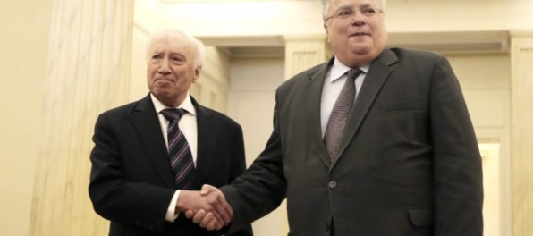 Ministrovi Kotziasovi sa vyhrážajú smrťou, dôvodom sú rokovania s Macedónskom