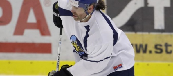 Jágr sa pri návrate do Česka zaskvel troma asistenciami, Nedvěd sa rozlúčil dvoma bodmi