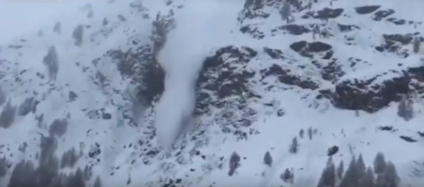 Nebezpečenstvo lavín vo Vysokých Tatrách pre sneženie a vietor stúpa