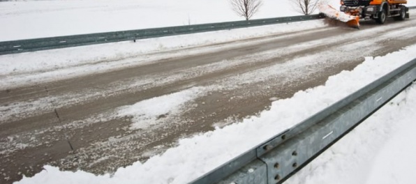 Väčšina diaľníc a rýchlostných ciest sú zjazdné, povrch vozoviek je prevažne vlhký až mokrý