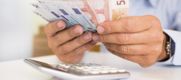 Samostatne zárobkovo činné osoby si pre nové odvody musia zmeniť trvalý príkaz v banke