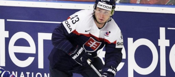 Musíme hrať zodpovedne z defenzívy a so srdcom, vraví adept na slovenského kapitána Surový