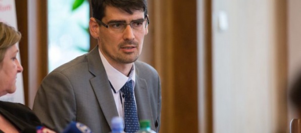 Štátny tajomník Krajňák príde o šesť mesačných platov, za funkciu v dozornej rade bral 94 eur