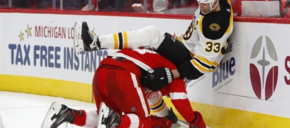 Video: Chárov Boston vyhral v Detroite, Tatar s mínuskou a Daňo asistenciou pomohol „stíhačkám“