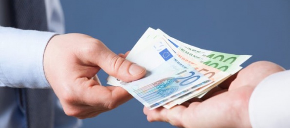 Trináste a 14. platy by mohli byť oslobodené od daní a odvodov, návrh má však podmienku