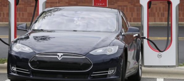 Strata automobilky Tesla sa strojnásobila na rekordné, takmer dve miliardy dolárov