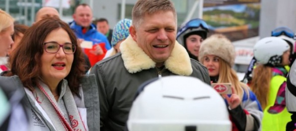 Foto: Fico a Lubyová skontrolovali školský lyžiarsky kurz, chcú podporiť aj plavecký výcvik