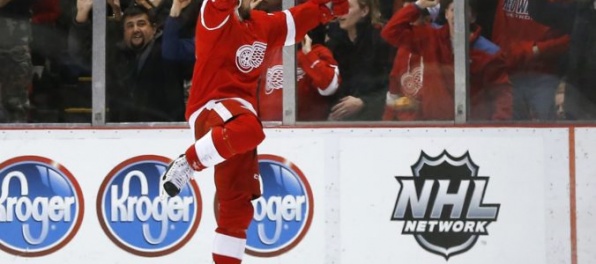 Video: Všetky zápasy NHL vyhrali hostia, dvojgólový Tatar rozhodol o triumfe Detroitu