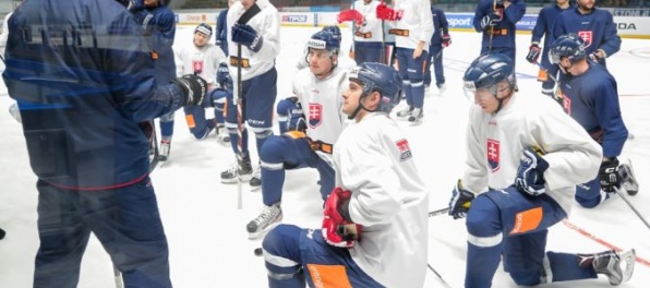 Slovenských hokejistov čaká na začiatok olympiády krst ohňom. Rusov rešpektujú, ale nie prehnane