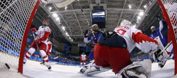 Američanky aj Kanaďanky postúpili do semifinále ženského olympijského hokejového turnaja