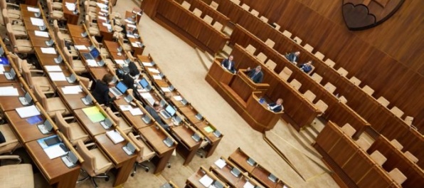 Poslanci nepodporili návrh, aby živé zvieratá boli považované za bytosť