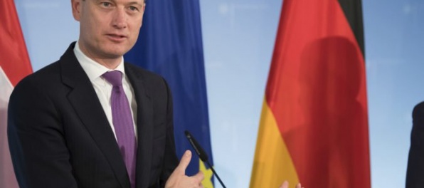 Holandský minister zahraničia odstúpil, klamal o stretnutí s Putinom