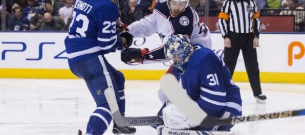Video: Varlamov vychytal shutout, Kadri sa v NHL blysol hetrikom a Andersen 54 zákrokmi