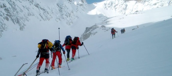 Lavína na Chopku zasypala lyžiara, záchranári bojovali o jeho život
