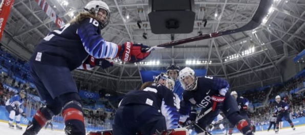 Hokejistky USA a Kanady sa v Pjongčangu pobijú o zlato, olympijské semifinále malo aj slovenskú stopu