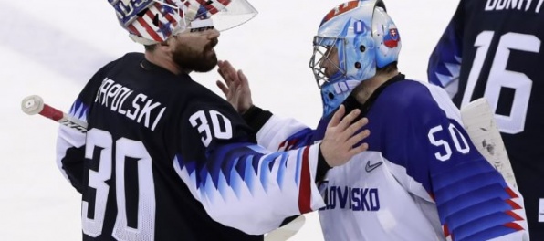 Americkí hokejisti pre norovírus nepodajú Slovákom ruky po zápase o postup štvrťfinále