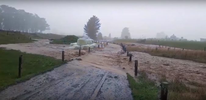 Video: Nový Zéland zasiahol cyklón Gita, zatvorili školy a do niektorých miest vyslali vojakov