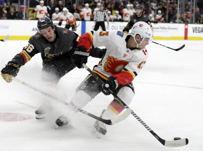 Video: Nováčik NHL rozdrvil Calgary, Jurčo hral v druhom útoku Chicaga