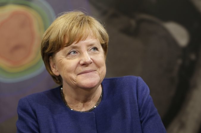 Merkelová vyzýva krajiny k pomoci s prílevom migrantov, zdôrazňuje aj posilňovanie hraníc