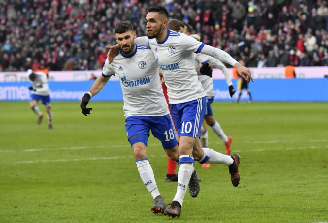 Video: Kolín ostáva po výhre posledný, Leverkusenu sa nepodarilo predbehnúť tím Schalke