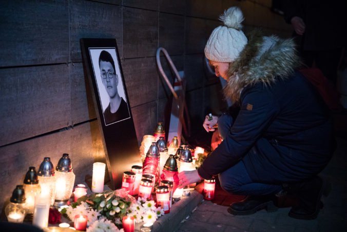 Briti ponúkli slovenským úradom pomoc pri vyšetrovaní vraždy novinára Kuciaka a jeho priateľky