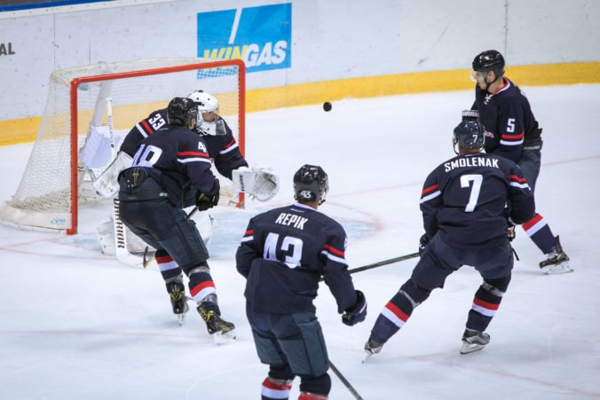 Aktualizované: HC Slovan Bratislava viedol na ľade Viťaza o dva góly, ale nakoniec prehral