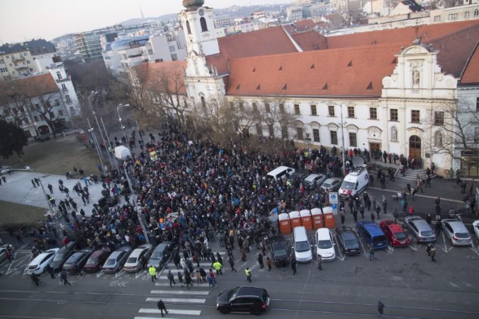 Foto: Pochod „Nechceme žiť v mafiánskom štáte“ za zavraždeného novinára Jána Kuciaka a jeho partnerky