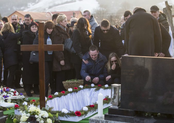 So zavraždeným novinárom Jánom Kuciakom sa prišlo rozlúčiť vyše tisíc ľudí