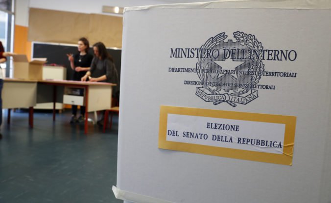 Začali sa parlamentné voľby v Taliansku, favoritom je populistické Hnutie piatich hviezd