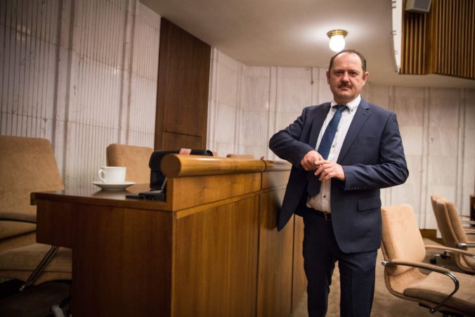 Nezaradený poslanec Simon vyzýva ministra Lajčáka, aby zaujal jasný postoj v kauze talianskej mafie