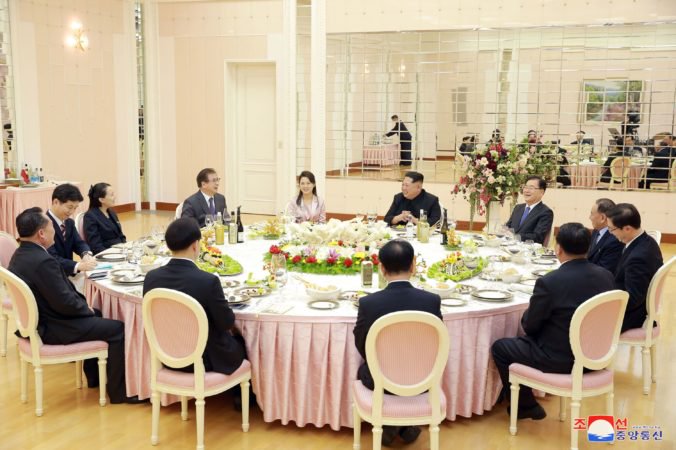 Vodca Kim Čong-un prijal juhokórejskú delegáciu, vyjadril túžbu napísať nové dejiny