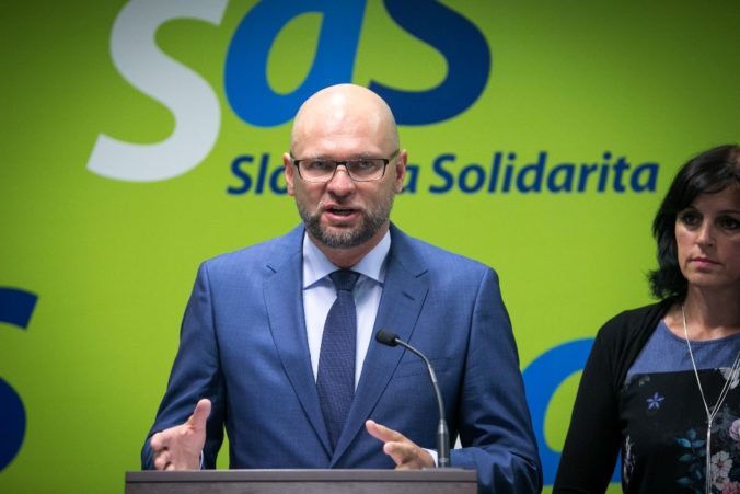 Fico ťahá Slovensko z civilizovaného sveta do arogancie moci a násilia, tvrdí Sulík