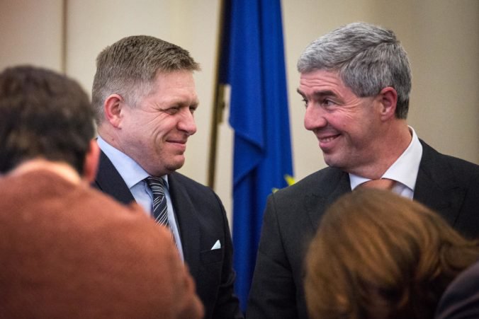 Fico chce v pondelok rokovať s Bugárom, mala by byť aj Koaličná rada